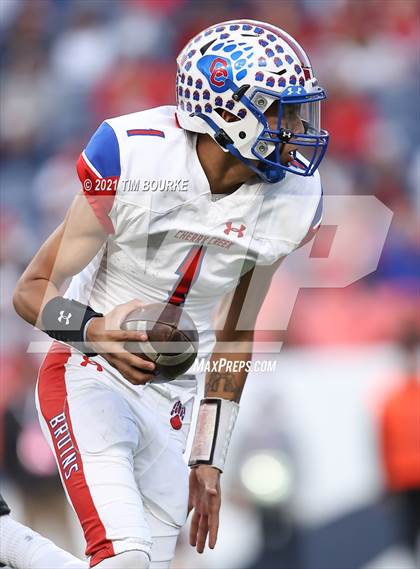 Thumbnail 3 in Valor Christian vs. Cherry Creek (CHSAA 5A Final) photogallery.