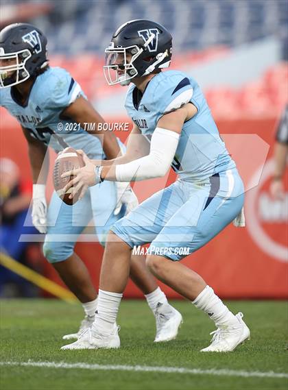 Thumbnail 3 in Valor Christian vs. Cherry Creek (CHSAA 5A Final) photogallery.