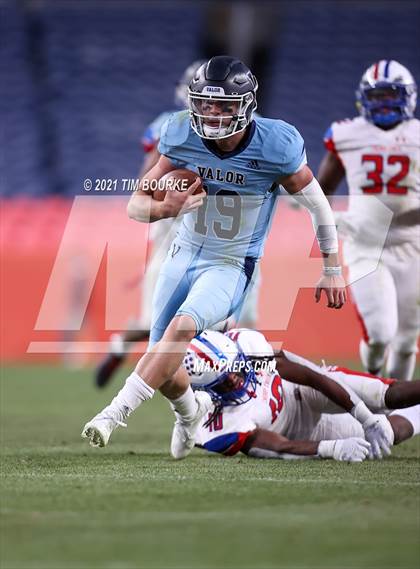 Thumbnail 3 in Valor Christian vs. Cherry Creek (CHSAA 5A Final) photogallery.
