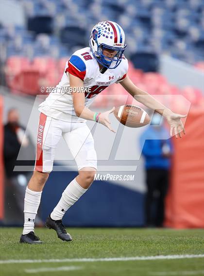Thumbnail 2 in Valor Christian vs. Cherry Creek (CHSAA 5A Final) photogallery.