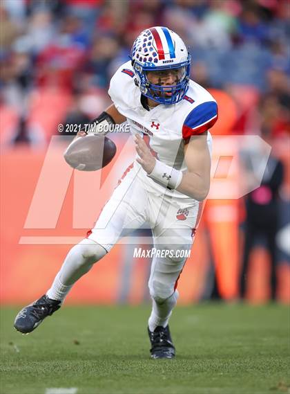 Thumbnail 2 in Valor Christian vs. Cherry Creek (CHSAA 5A Final) photogallery.