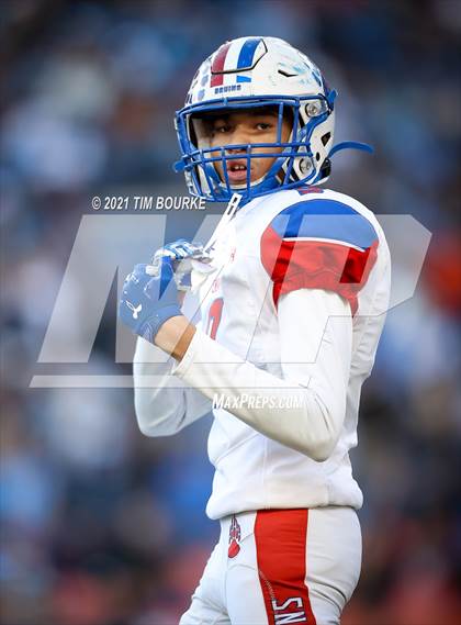 Thumbnail 2 in Valor Christian vs. Cherry Creek (CHSAA 5A Final) photogallery.
