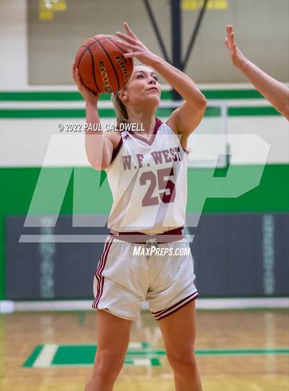 Thumbnail 2 in WF West vs Archbishop Murphy (WIAA 2A Regional Playoff) photogallery.