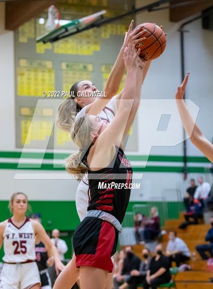 Thumbnail 2 in WF West vs Archbishop Murphy (WIAA 2A Regional Playoff) photogallery.