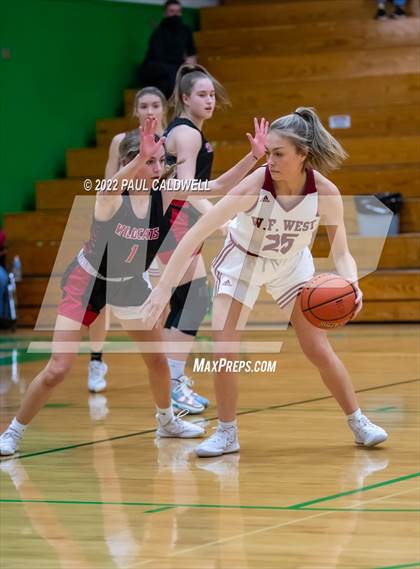 Thumbnail 3 in WF West vs Archbishop Murphy (WIAA 2A Regional Playoff) photogallery.