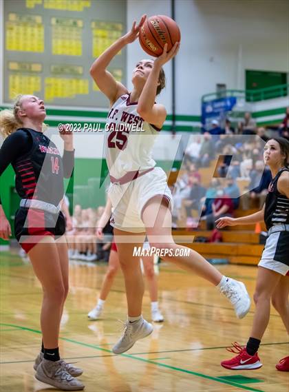 Thumbnail 2 in WF West vs Archbishop Murphy (WIAA 2A Regional Playoff) photogallery.