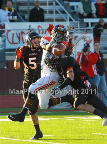 Thumbnail 2 in Argyle vs. Gilmer (3A Division 2 Region 2 Regional Final) photogallery.