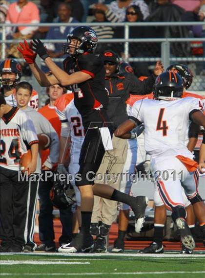 Thumbnail 3 in Argyle vs. Gilmer (3A Division 2 Region 2 Regional Final) photogallery.