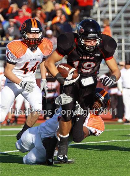Thumbnail 1 in Argyle vs. Gilmer (3A Division 2 Region 2 Regional Final) photogallery.