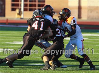 Thumbnail 2 in Argyle vs. Gilmer (3A Division 2 Region 2 Regional Final) photogallery.