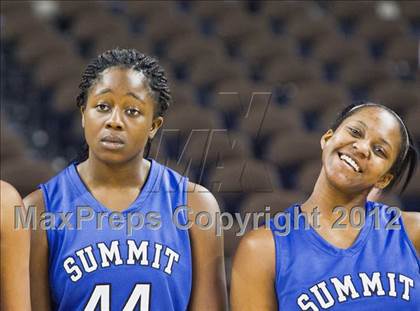 Thumbnail 1 in Mansfield Summit vs. Barbers Hill (UIL 4A Semifinal) photogallery.