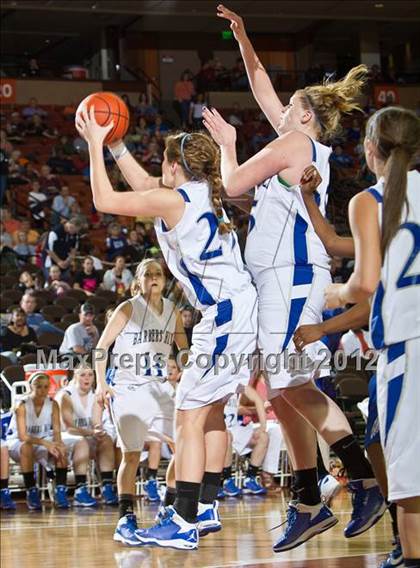 Thumbnail 3 in Mansfield Summit vs. Barbers Hill (UIL 4A Semifinal) photogallery.