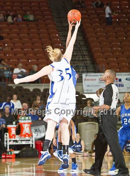 Thumbnail 1 in Mansfield Summit vs. Barbers Hill (UIL 4A Semifinal) photogallery.