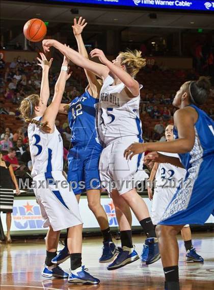 Thumbnail 3 in Mansfield Summit vs. Barbers Hill (UIL 4A Semifinal) photogallery.