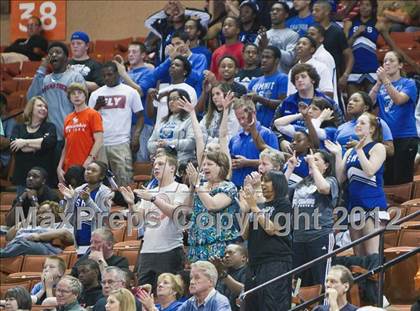 Thumbnail 3 in Mansfield Summit vs. Barbers Hill (UIL 4A Semifinal) photogallery.