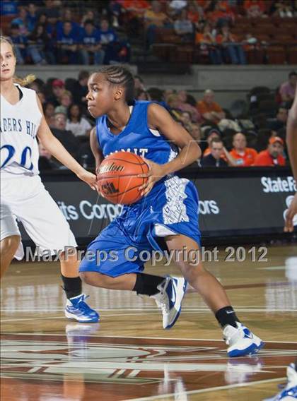 Thumbnail 3 in Mansfield Summit vs. Barbers Hill (UIL 4A Semifinal) photogallery.