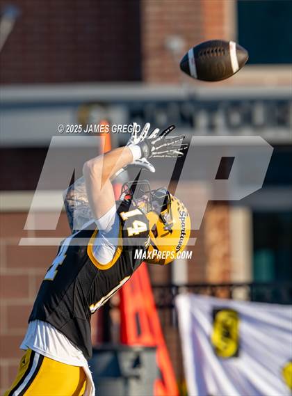 Thumbnail 2 in Blackhawk @ Montour photogallery.