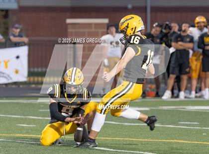 Thumbnail 2 in Blackhawk @ Montour photogallery.