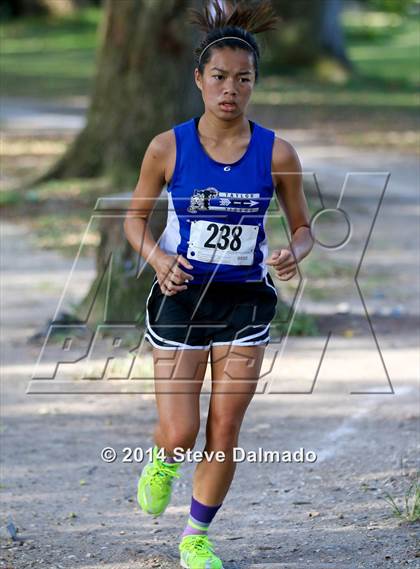 Thumbnail 1 in Isidore Newman Invitational photogallery.