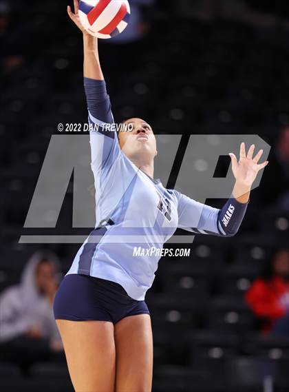 Thumbnail 2 in Charles J. Colgan vs. Alexandria City (VHSL Class 6 Final) photogallery.