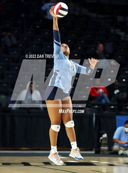 Thumbnail 2 in Charles J. Colgan vs. Alexandria City (VHSL Class 6 Final) photogallery.