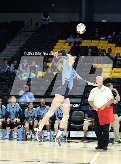 Thumbnail 2 in Charles J. Colgan vs. Alexandria City (VHSL Class 6 Final) photogallery.