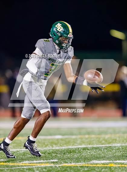 Thumbnail 2 in West Florence vs Myrtle Beach (SCHSL 5A Div 2 Round 2) photogallery.