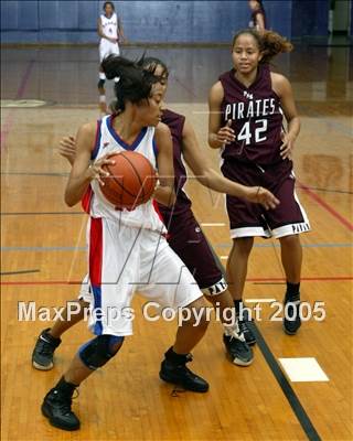 Thumbnail 3 in Serra vs. Paramount (St. Anthony Tourney) photogallery.