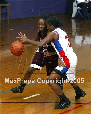 Thumbnail 1 in Serra vs. Paramount (St. Anthony Tourney) photogallery.