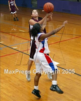 Thumbnail 1 in Serra vs. Paramount (St. Anthony Tourney) photogallery.