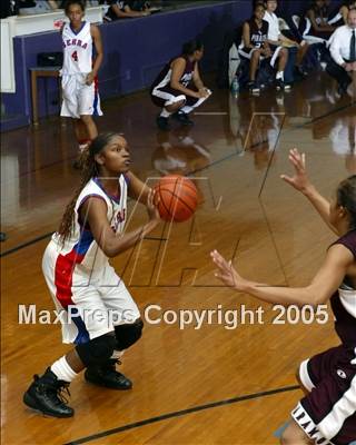 Thumbnail 1 in Serra vs. Paramount (St. Anthony Tourney) photogallery.