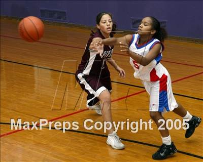 Thumbnail 2 in Serra vs. Paramount (St. Anthony Tourney) photogallery.