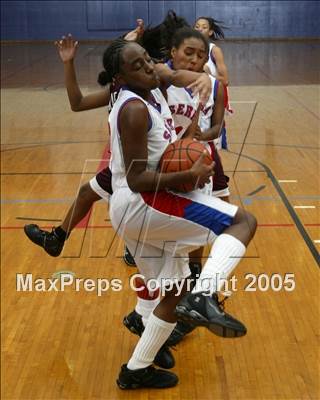 Thumbnail 2 in Serra vs. Paramount (St. Anthony Tourney) photogallery.