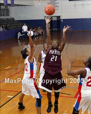 Thumbnail 2 in Serra vs. Paramount (St. Anthony Tourney) photogallery.