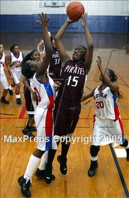Thumbnail 2 in Serra vs. Paramount (St. Anthony Tourney) photogallery.