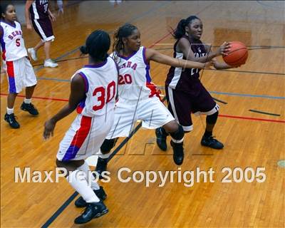 Thumbnail 3 in Serra vs. Paramount (St. Anthony Tourney) photogallery.