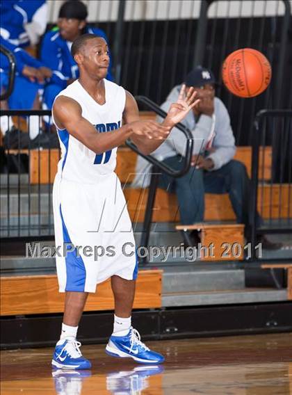 Thumbnail 2 in Mansfield Summit vs. Fort Bend Bush (McDonald's Texas Invitational) photogallery.