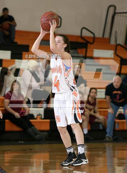 Thumbnail 3 in Foresthill vs. Greenville (Mesa Verde Challenge) photogallery.
