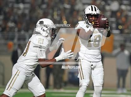 Thumbnail 2 in Argyle vs. South Oak Cliff (5A-2 State Semifinal) photogallery.