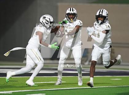 Thumbnail 3 in Argyle vs. South Oak Cliff (5A-2 State Semifinal) photogallery.