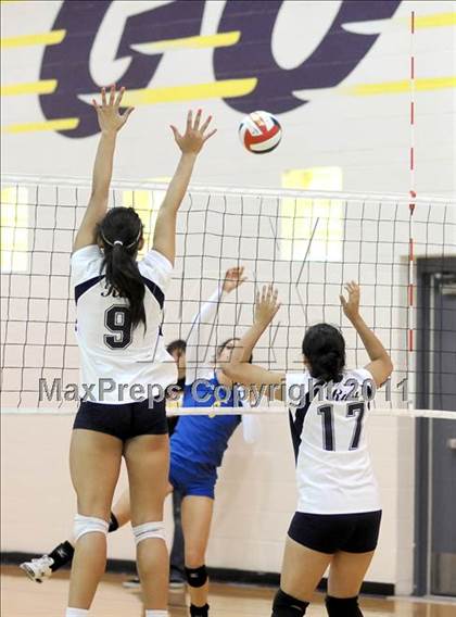Thumbnail 2 in Clovis vs. Rim of the World (2010 Durango Fall Classic) photogallery.