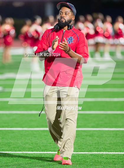 Thumbnail 3 in Alief Taylor @ Strake Jesuit photogallery.