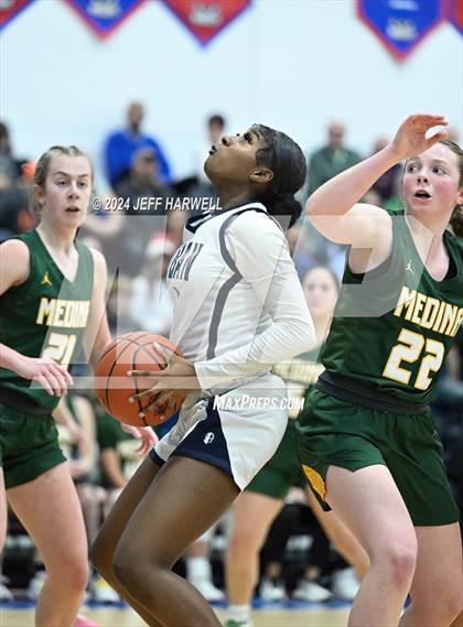 Thumbnail 2 in Archbishop Hoban vs. Medina (OHSAA D1 District Final) photogallery.