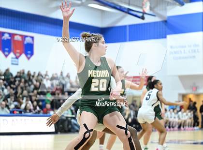 Thumbnail 3 in Archbishop Hoban vs. Medina (OHSAA D1 District Final) photogallery.