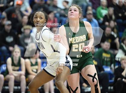 Thumbnail 1 in Archbishop Hoban vs. Medina (OHSAA D1 District Final) photogallery.