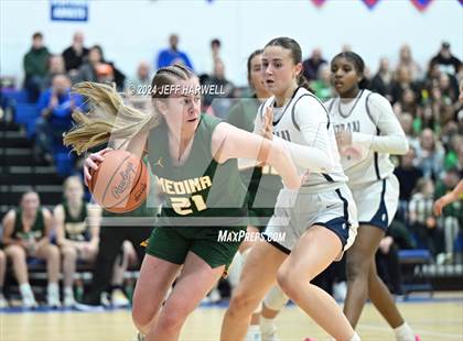 Thumbnail 3 in Archbishop Hoban vs. Medina (OHSAA D1 District Final) photogallery.