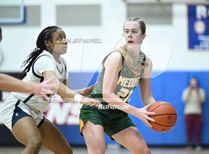 Thumbnail 3 in Archbishop Hoban vs. Medina (OHSAA D1 District Final) photogallery.