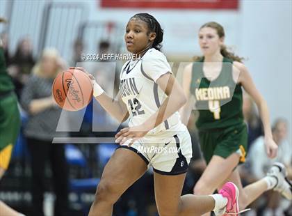 Thumbnail 3 in Archbishop Hoban vs. Medina (OHSAA D1 District Final) photogallery.