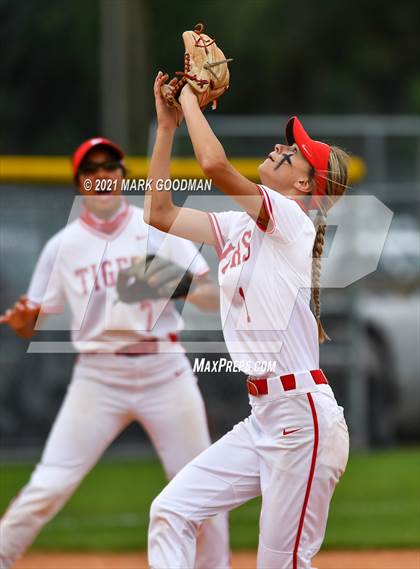 Thumbnail 3 in Fort Bend Travis @ Katy (UIL 6A Regional Quarterfinal Playoff) photogallery.