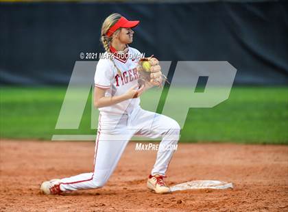 Thumbnail 3 in Fort Bend Travis @ Katy (UIL 6A Regional Quarterfinal Playoff) photogallery.